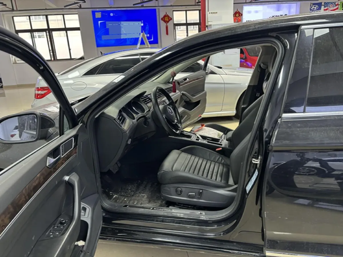 2019 Volkswagen Magotan 2.0T 186HP L4 7DCT,autocango,china used car exporter,china ev exporter,chinese used car exporter,chinese used ev exporter