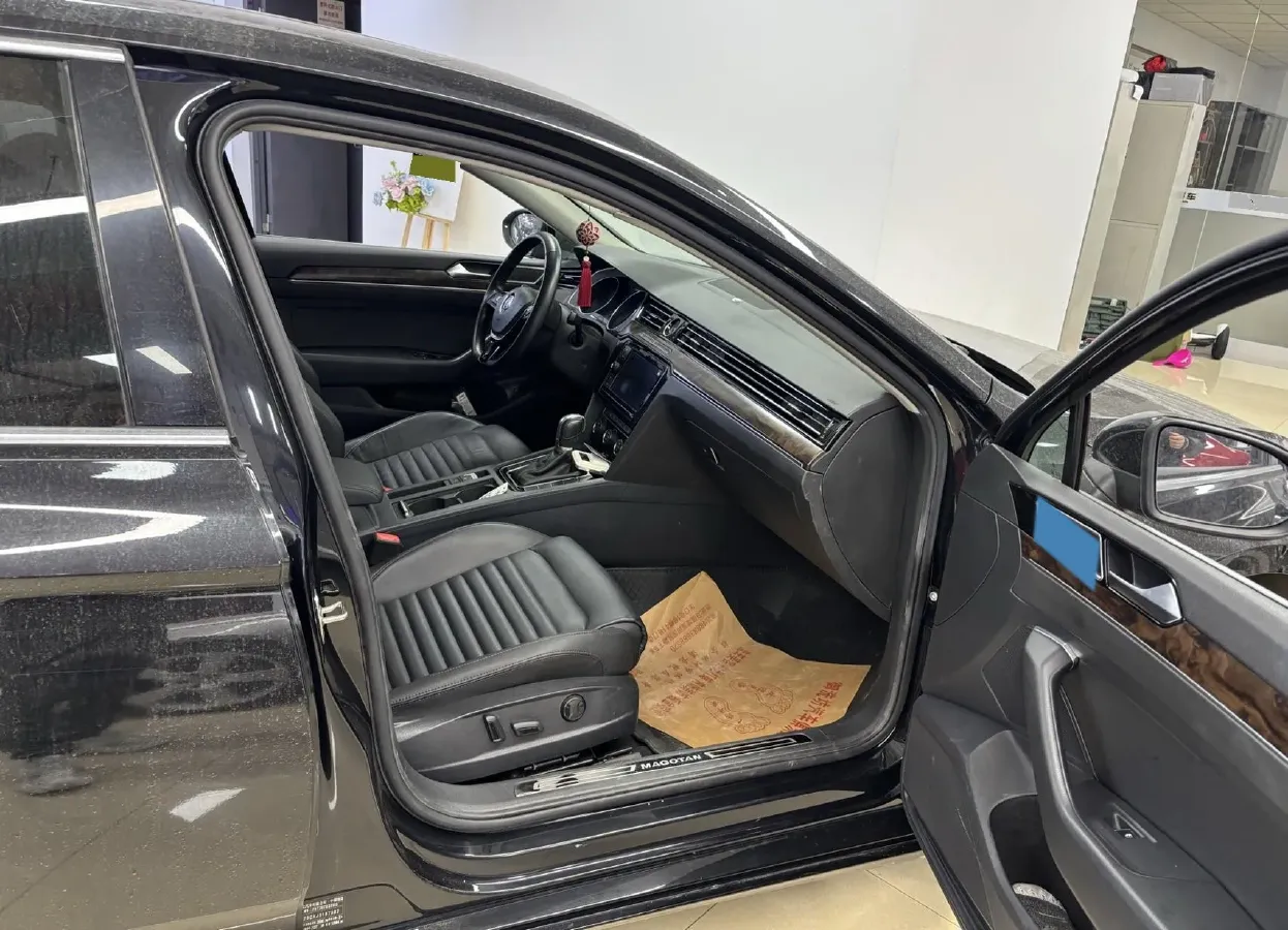 2019 Volkswagen Magotan 2.0T 186HP L4 7DCT,autocango,china used car exporter,china ev exporter,chinese used car exporter,chinese used ev exporter