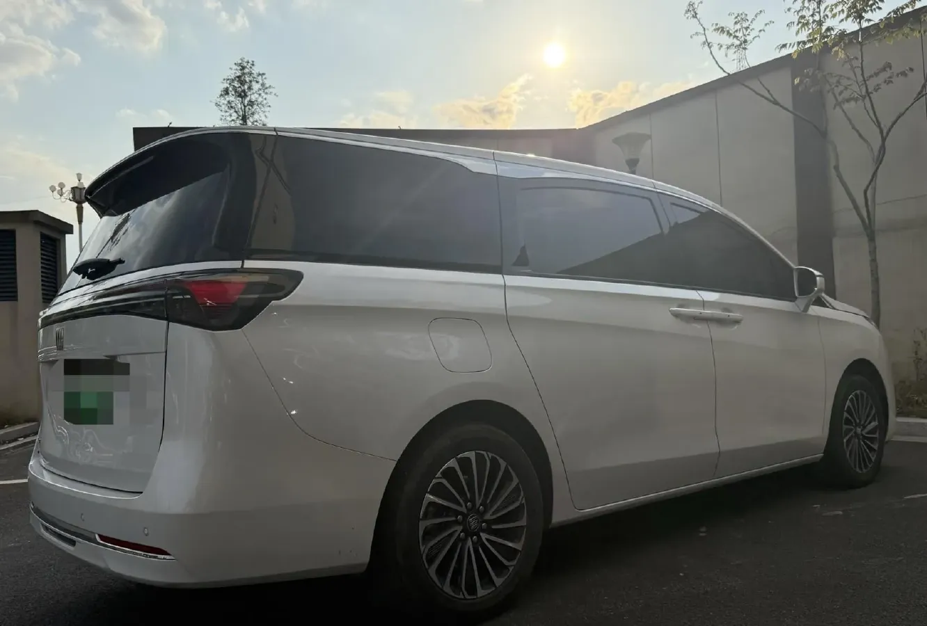 2025 Buick GL8 1.5T 180HP L4 2DHT PHEV,autocango,china used car exporter,china ev exporter,chinese used car exporter,chinese used ev exporter