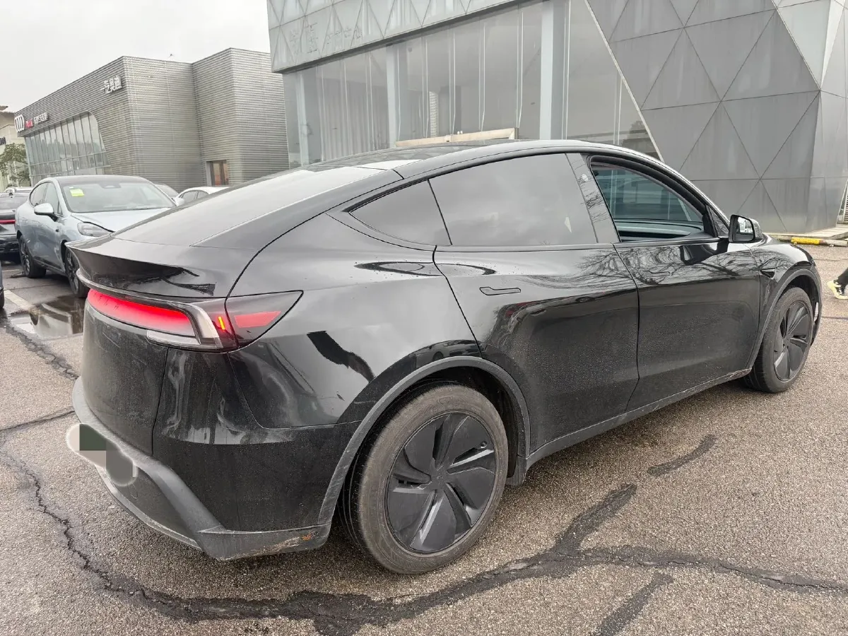 2025 Tesla Model Y BEV 62.5KWH,autocango,china used car exporter,china ev exporter,chinese used car exporter,chinese used ev exporter