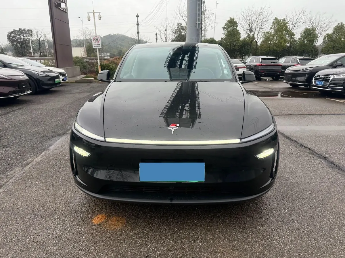 2025 Tesla Model Y BEV 62.5KWH,autocango,china used car exporter,china ev exporter,chinese used car exporter,chinese used ev exporter
