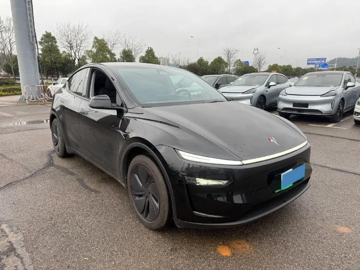 2025 Tesla Model Y BEV 62.5KWH,autocango,china used car exporter,china ev exporter,chinese used car exporter,chinese used ev exporter