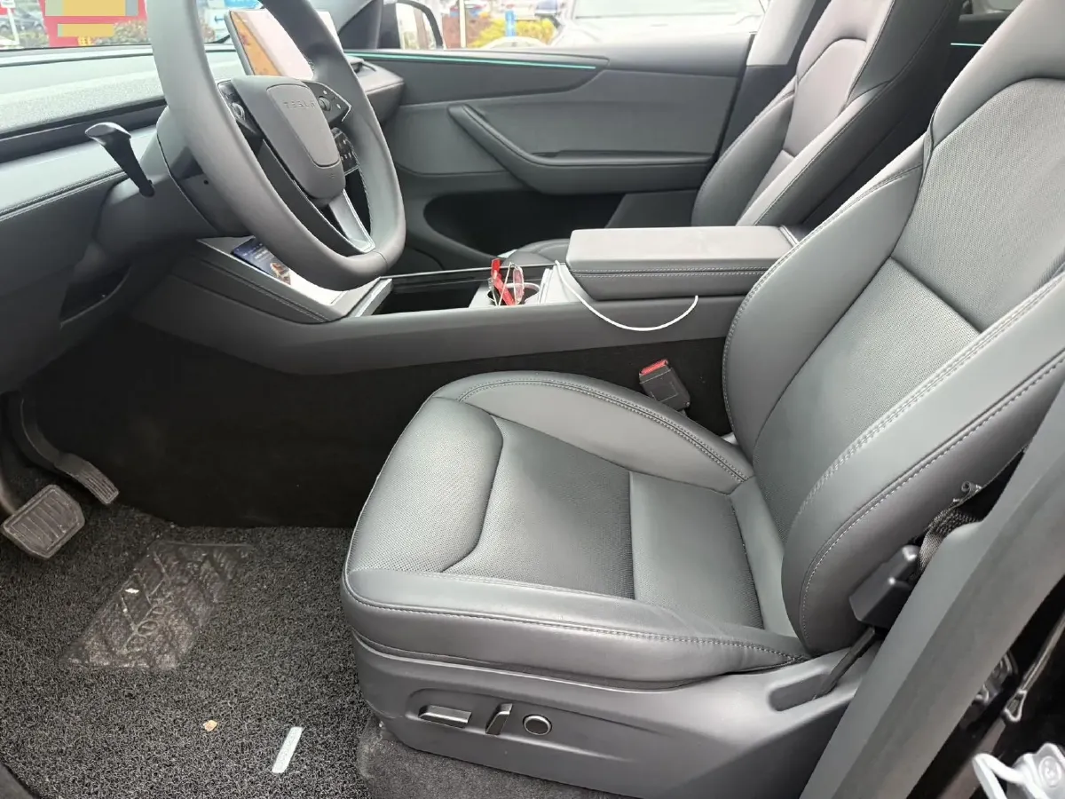 2025 Tesla Model Y BEV 62.5KWH,autocango,china used car exporter,china ev exporter,chinese used car exporter,chinese used ev exporter