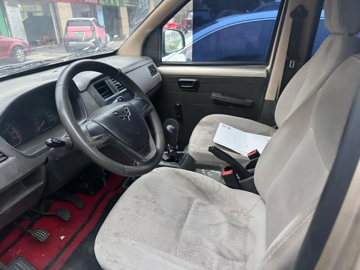 2022 WuLing RongGuang S 1.2L 76HP L4 5MT,autocango,china used car exporter,china ev exporter,chinese used car exporter,chinese used ev exporter