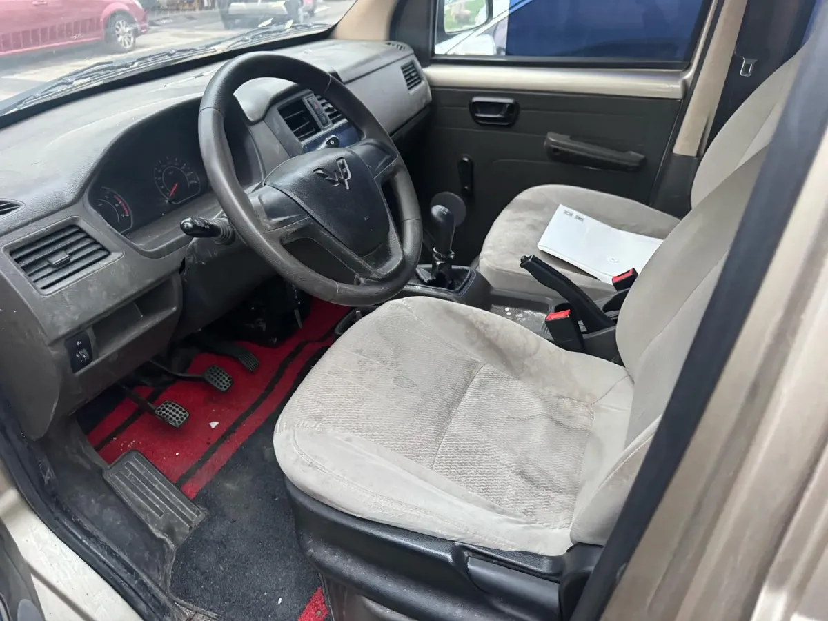 2022 WuLing RongGuang S 1.2L 76HP L4 5MT,autocango,china used car exporter,china ev exporter,chinese used car exporter,chinese used ev exporter