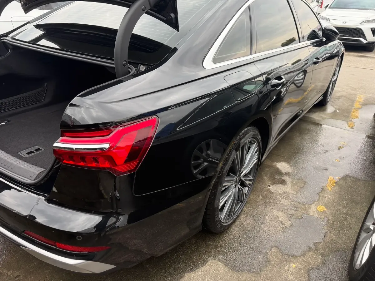 2025 Audi A6L 2.0T 245HP L4 7DCT,autocango,china used car exporter,china ev exporter,chinese used car exporter,chinese used ev exporter
