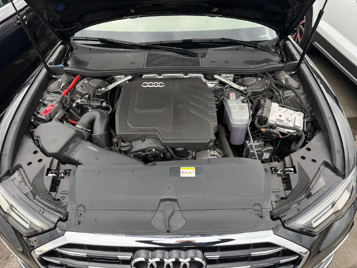 2025 Audi A6L 2.0T 245HP L4 7DCT,autocango,china used car exporter,china ev exporter,chinese used car exporter,chinese used ev exporter