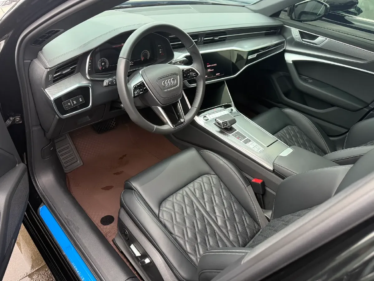 2025 Audi A6L 2.0T 245HP L4 7DCT,autocango,china used car exporter,china ev exporter,chinese used car exporter,chinese used ev exporter