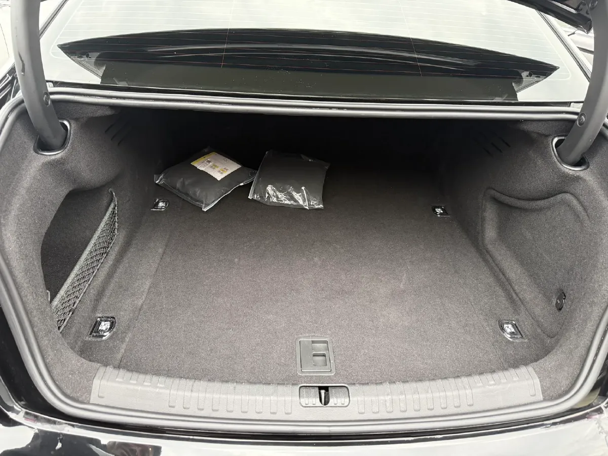 2025 Audi A6L 2.0T 245HP L4 7DCT,autocango,china used car exporter,china ev exporter,chinese used car exporter,chinese used ev exporter