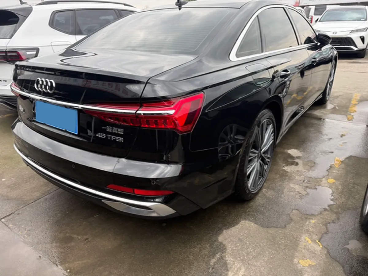 2025 Audi A6L 2.0T 245HP L4 7DCT,autocango,china used car exporter,china ev exporter,chinese used car exporter,chinese used ev exporter