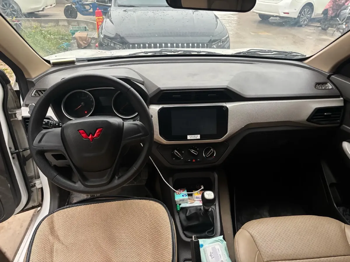 2021 WuLing HongGuang 1.5L 99HP L4 6MT,autocango,china used car exporter,china ev exporter,chinese used car exporter,chinese used ev exporter