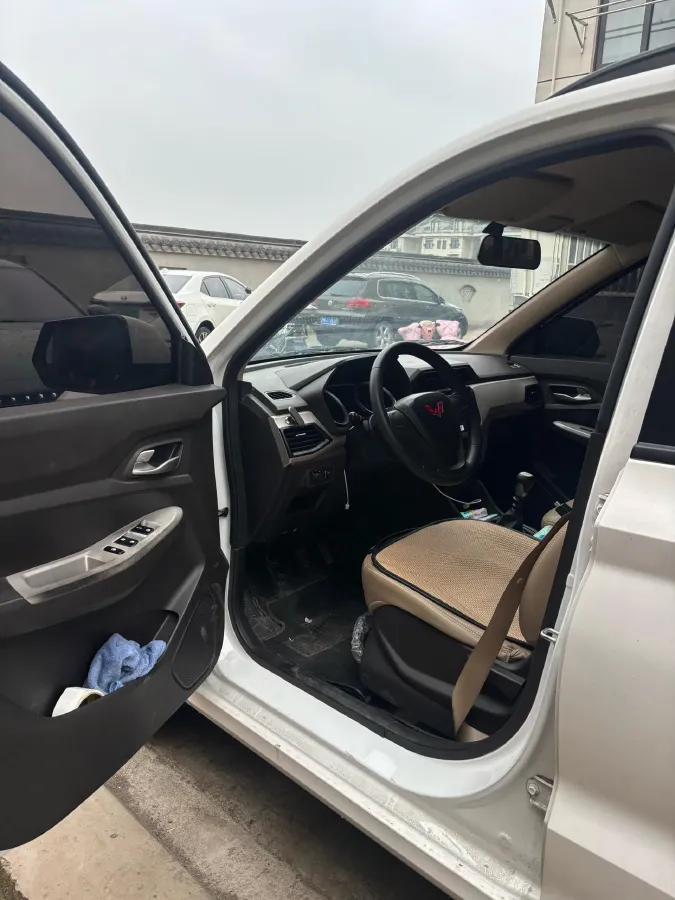 2021 WuLing HongGuang 1.5L 99HP L4 6MT,autocango,china used car exporter,china ev exporter,chinese used car exporter,chinese used ev exporter