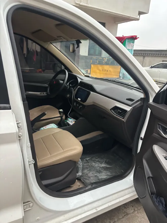 2021 WuLing HongGuang 1.5L 99HP L4 6MT,autocango,china used car exporter,china ev exporter,chinese used car exporter,chinese used ev exporter