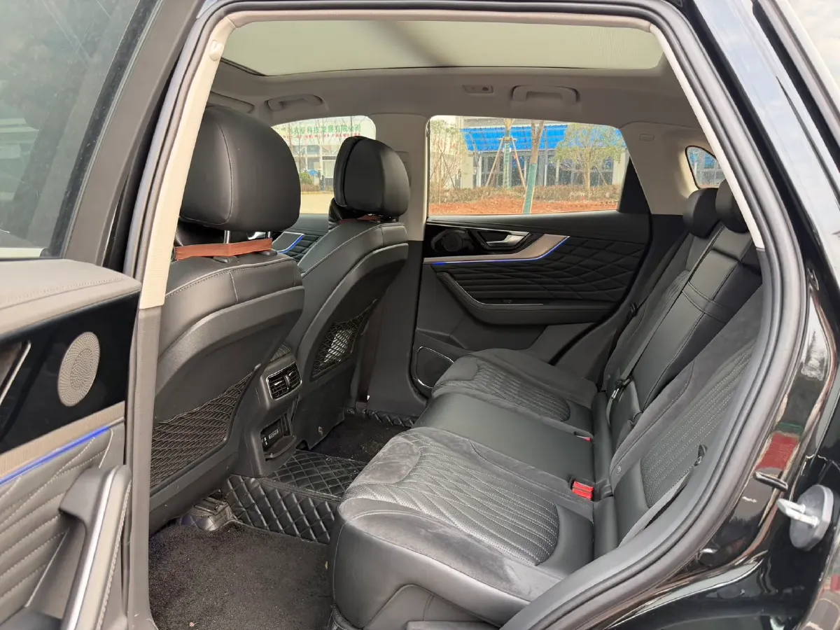 2022 HongQi HS5 2.0T 224HP L4 6AT,autocango,china used car exporter,china ev exporter,chinese used car exporter,chinese used ev exporter