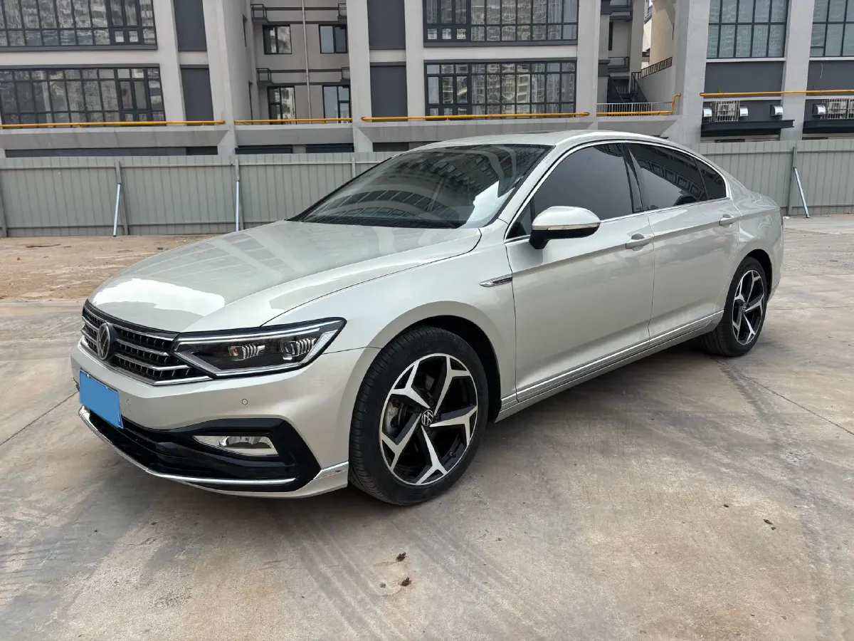 2023 Volkswagen Magotan 2.0T 186HP L4 7DCT,autocango,china used car exporter,china ev exporter,chinese used car exporter,chinese used ev exporter