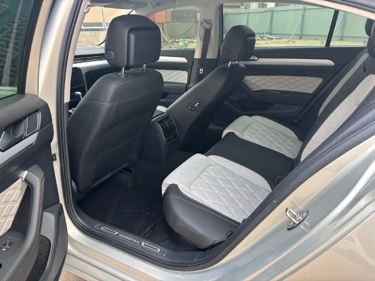 2023 Volkswagen Magotan 2.0T 186HP L4 7DCT,autocango,china used car exporter,china ev exporter,chinese used car exporter,chinese used ev exporter