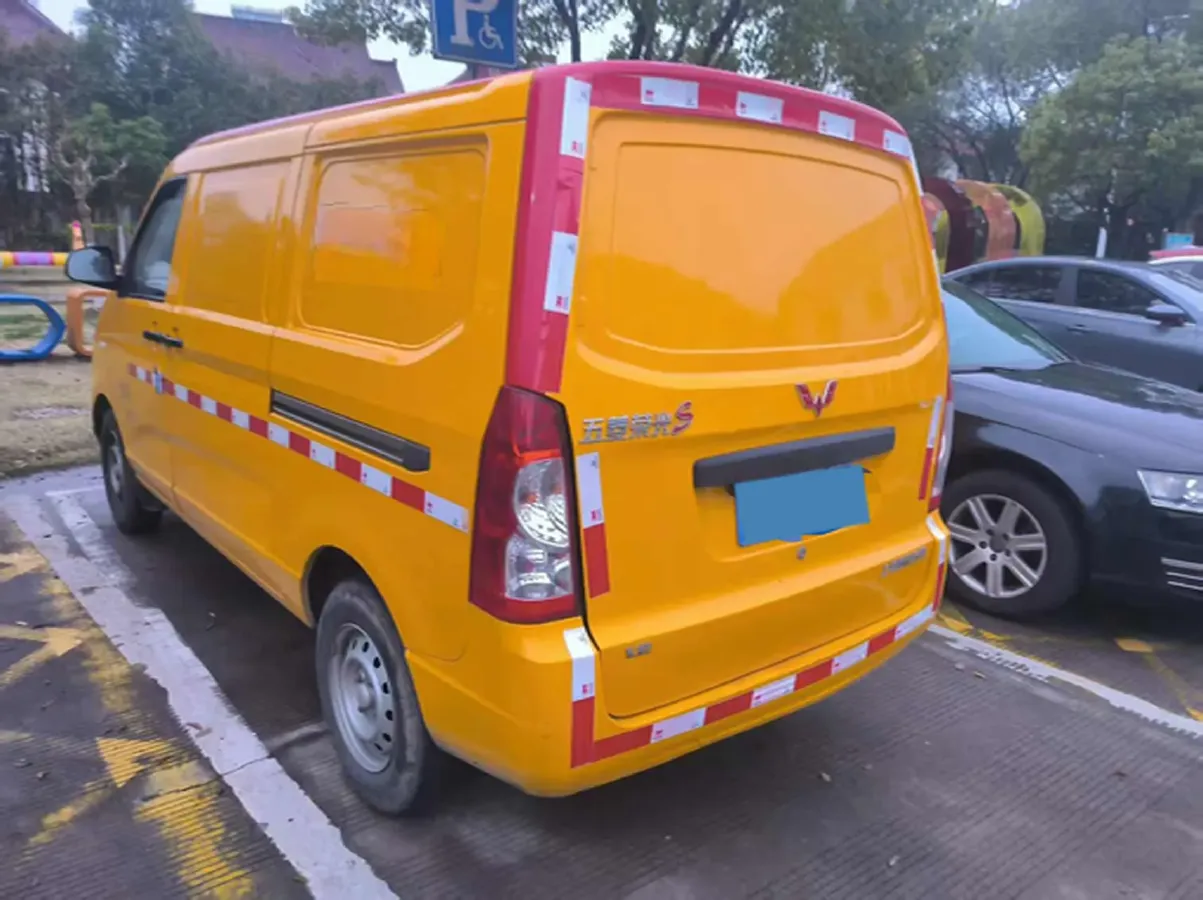 2020 WuLing RongGuang 1.2L 76HP L4 5MT,autocango,china used car exporter,china ev exporter,chinese used car exporter,chinese used ev exporter