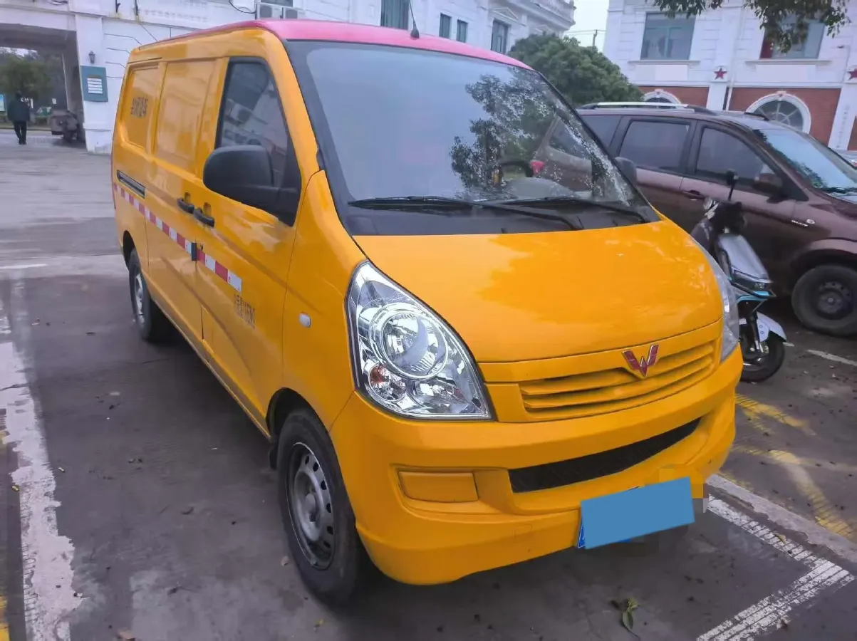 2020 WuLing RongGuang 1.2L 76HP L4 5MT,autocango,china used car exporter,china ev exporter,chinese used car exporter,chinese used ev exporter