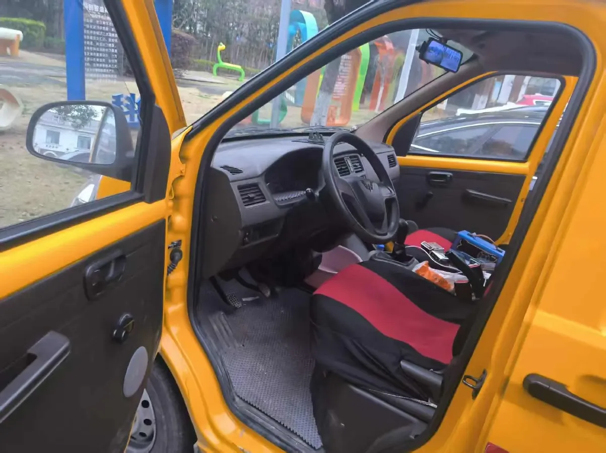 2020 WuLing RongGuang 1.2L 76HP L4 5MT,autocango,china used car exporter,china ev exporter,chinese used car exporter,chinese used ev exporter
