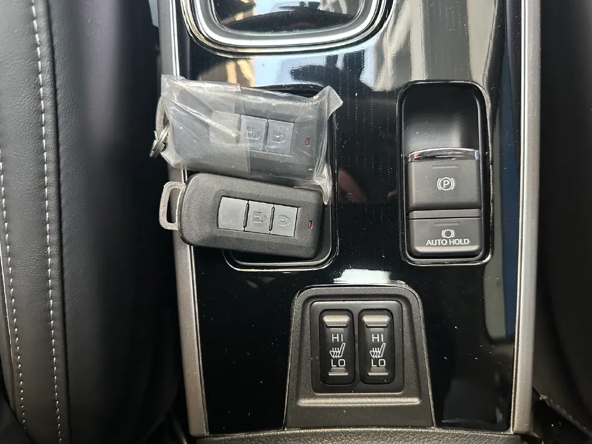 2021 Mitsubishi Outlander 2.0L 166HP L4 CVT,autocango,china used car exporter,china ev exporter,chinese used car exporter,chinese used ev exporter