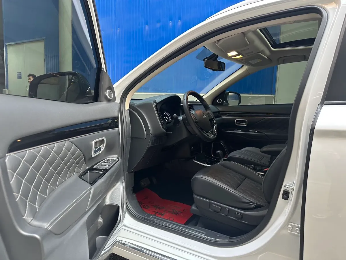 2021 Mitsubishi Outlander 2.0L 166HP L4 CVT,autocango,china used car exporter,china ev exporter,chinese used car exporter,chinese used ev exporter