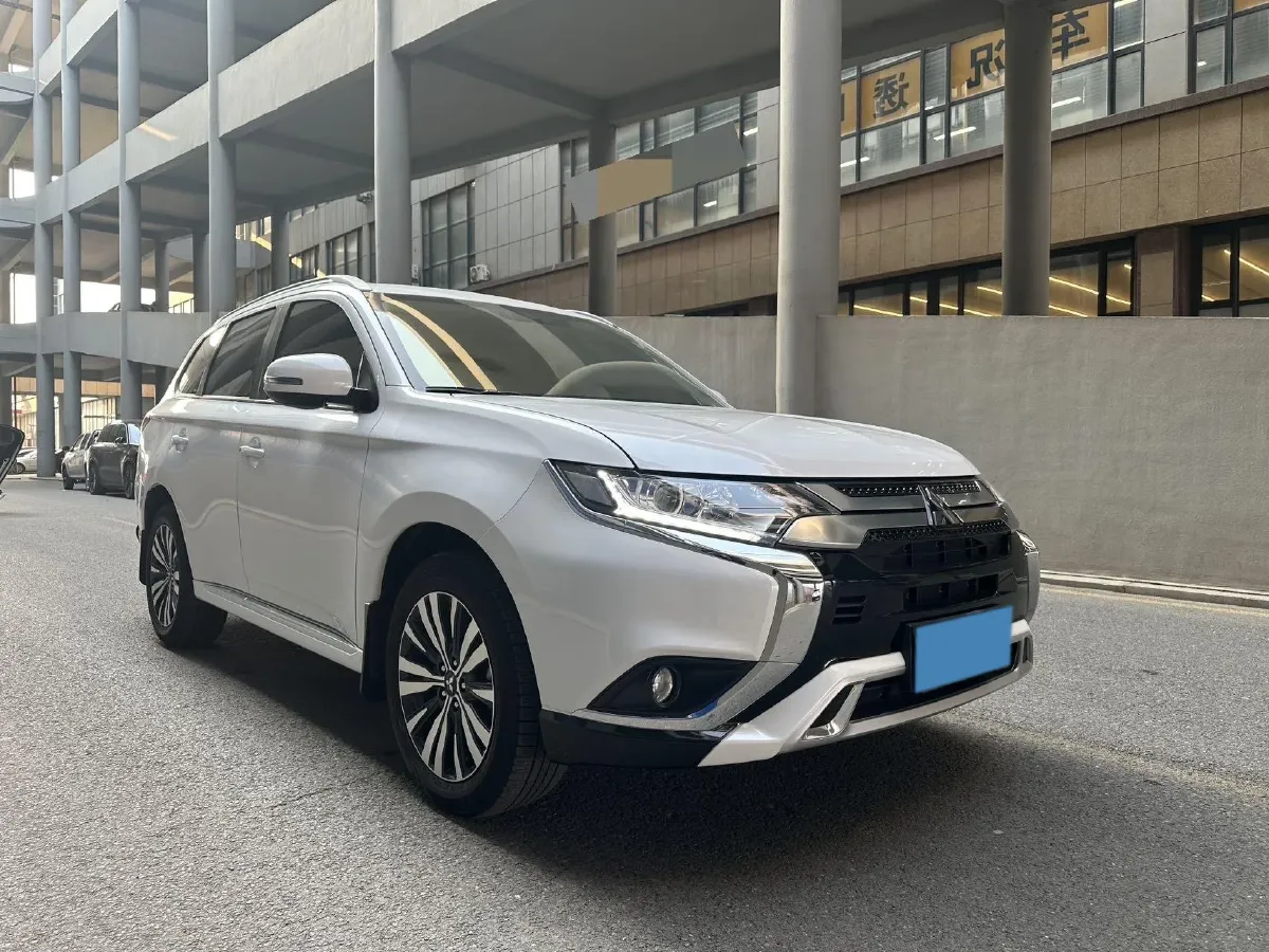 2021 Mitsubishi Outlander 2.0L 166HP L4 CVT,autocango,china used car exporter,china ev exporter,chinese used car exporter,chinese used ev exporter