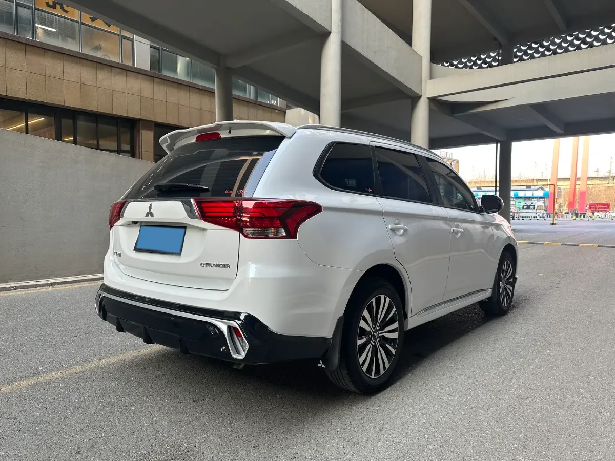 2021 Mitsubishi Outlander 2.0L 166HP L4 CVT,autocango,china used car exporter,china ev exporter,chinese used car exporter,chinese used ev exporter