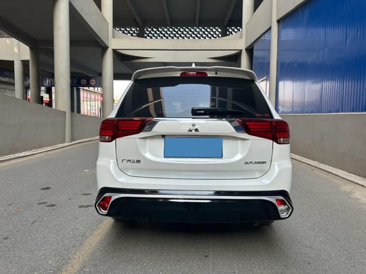 2021 Mitsubishi Outlander 2.0L 166HP L4 CVT,autocango,china used car exporter,china ev exporter,chinese used car exporter,chinese used ev exporter