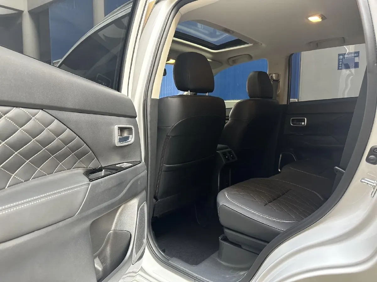 2021 Mitsubishi Outlander 2.0L 166HP L4 CVT,autocango,china used car exporter,china ev exporter,chinese used car exporter,chinese used ev exporter