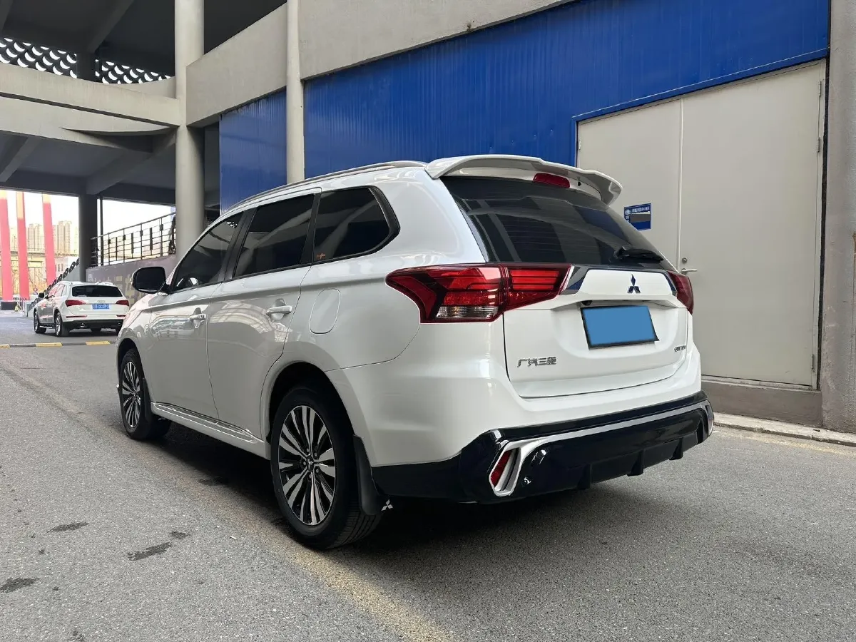 2021 Mitsubishi Outlander 2.0L 166HP L4 CVT,autocango,china used car exporter,china ev exporter,chinese used car exporter,chinese used ev exporter