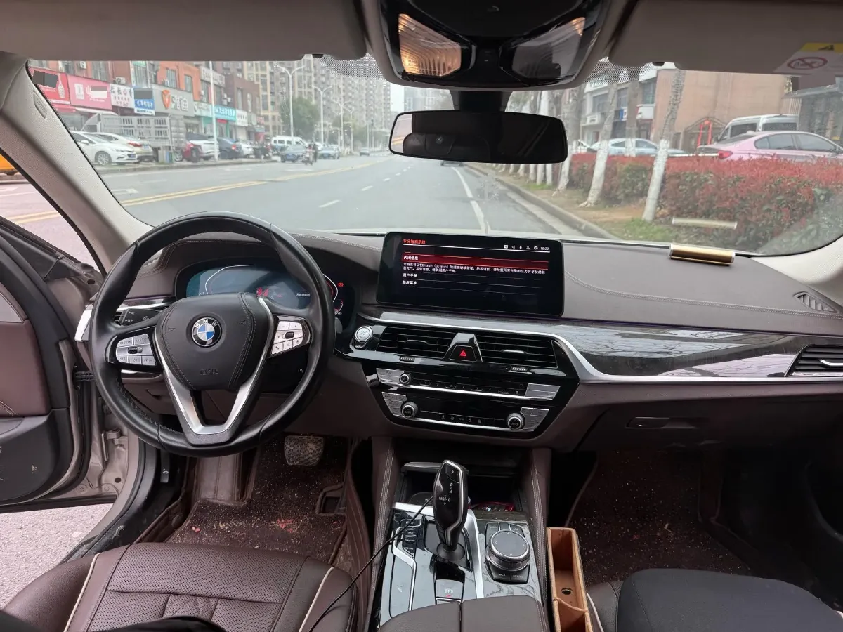 2021 BMW 5 Series 2.0T 184HP L4 8AT,autocango,china used car exporter,china ev exporter,chinese used car exporter,chinese used ev exporter