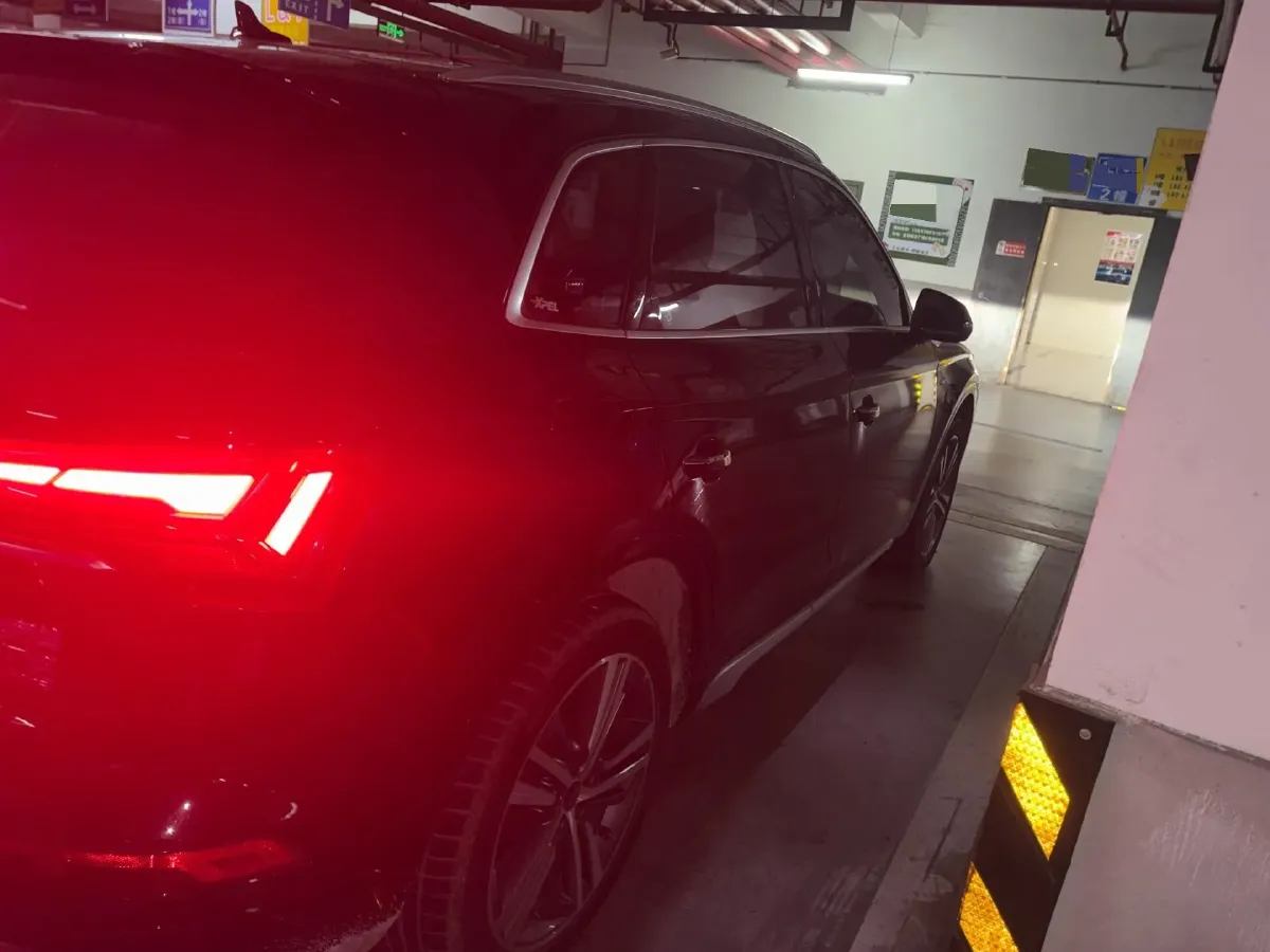 2022 Audi Q5L 2.0T 190HP L4 7DCT,autocango,china used car exporter,china ev exporter,chinese used car exporter,chinese used ev exporter