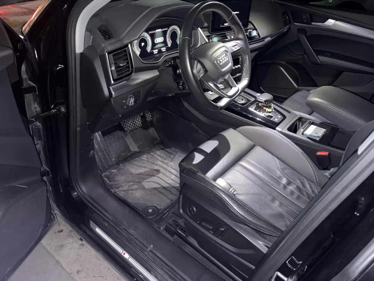 2022 Audi Q5L 2.0T 190HP L4 7DCT,autocango,china used car exporter,china ev exporter,chinese used car exporter,chinese used ev exporter