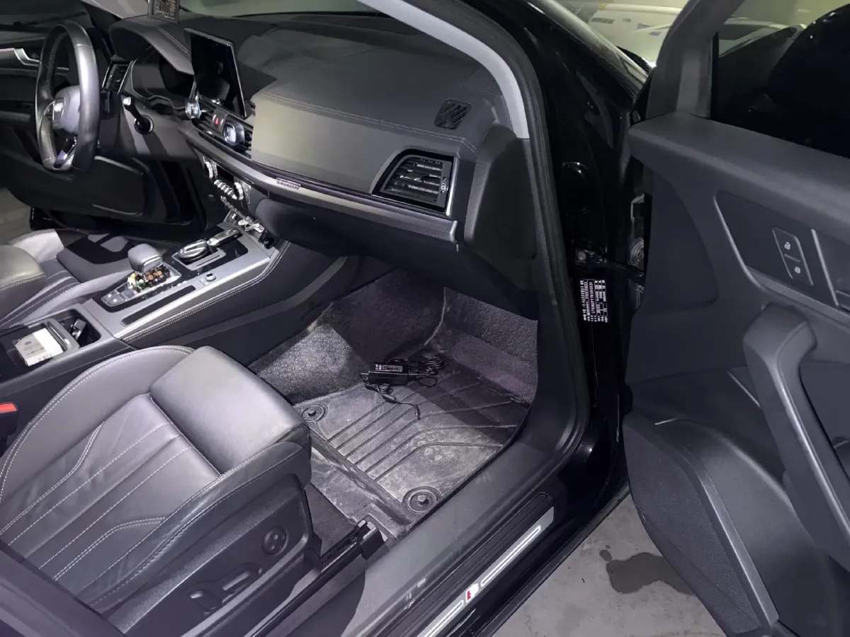 2022 Audi Q5L 2.0T 190HP L4 7DCT,autocango,china used car exporter,china ev exporter,chinese used car exporter,chinese used ev exporter