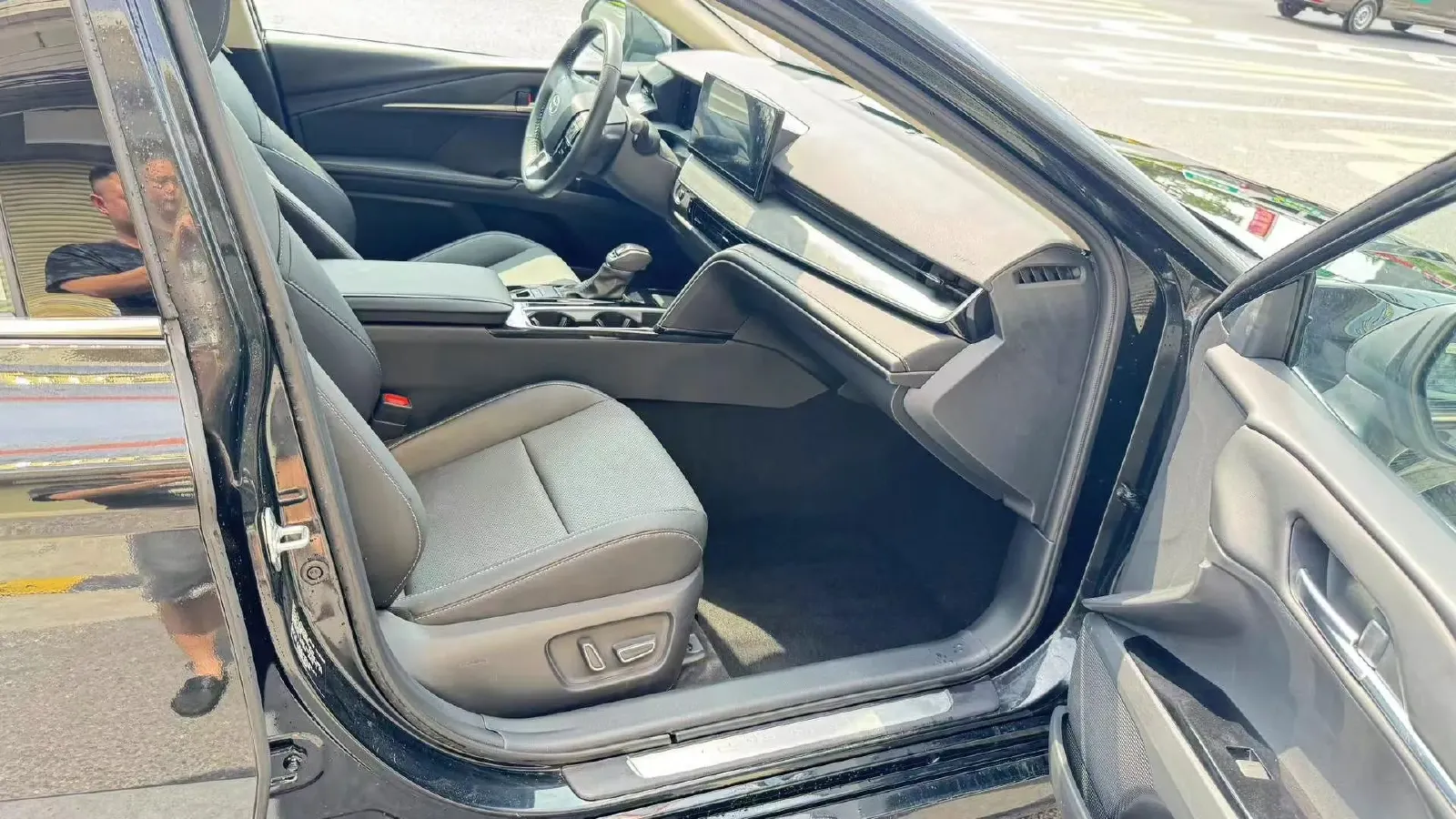 2024 Toyota Camry 2.0L 152HP L4 E-CVT Hybrid,autocango,china used car exporter,china ev exporter,chinese used car exporter,chinese used ev exporter