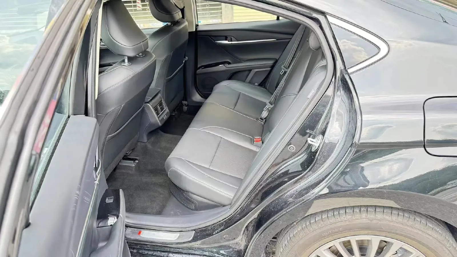 2024 Toyota Camry 2.0L 152HP L4 E-CVT Hybrid,autocango,china used car exporter,china ev exporter,chinese used car exporter,chinese used ev exporter