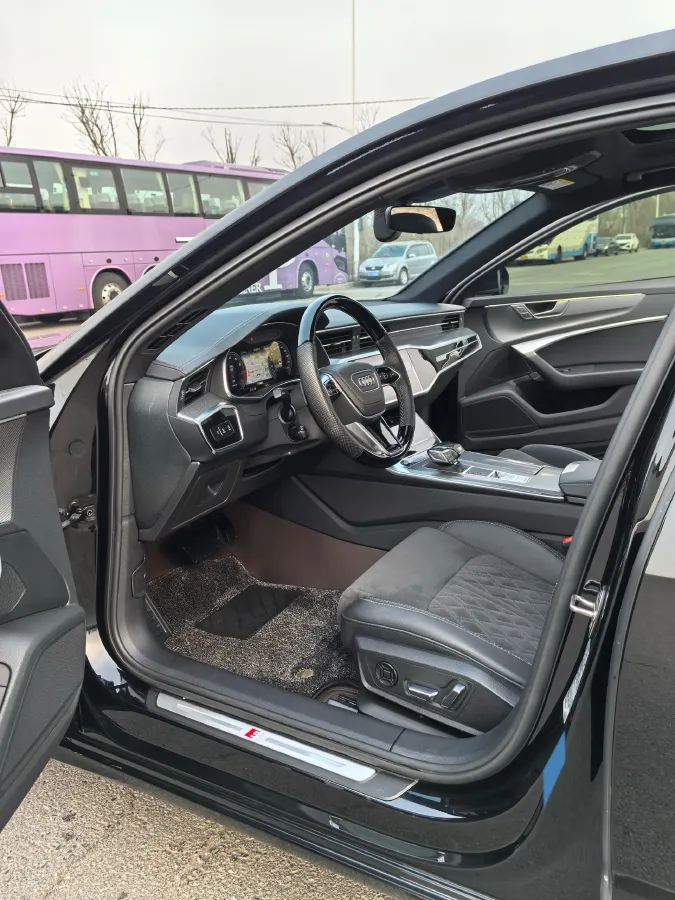 2023 Audi A6L 2.0T 245HP L4 7DCT,autocango,china used car exporter,china ev exporter,chinese used car exporter,chinese used ev exporter