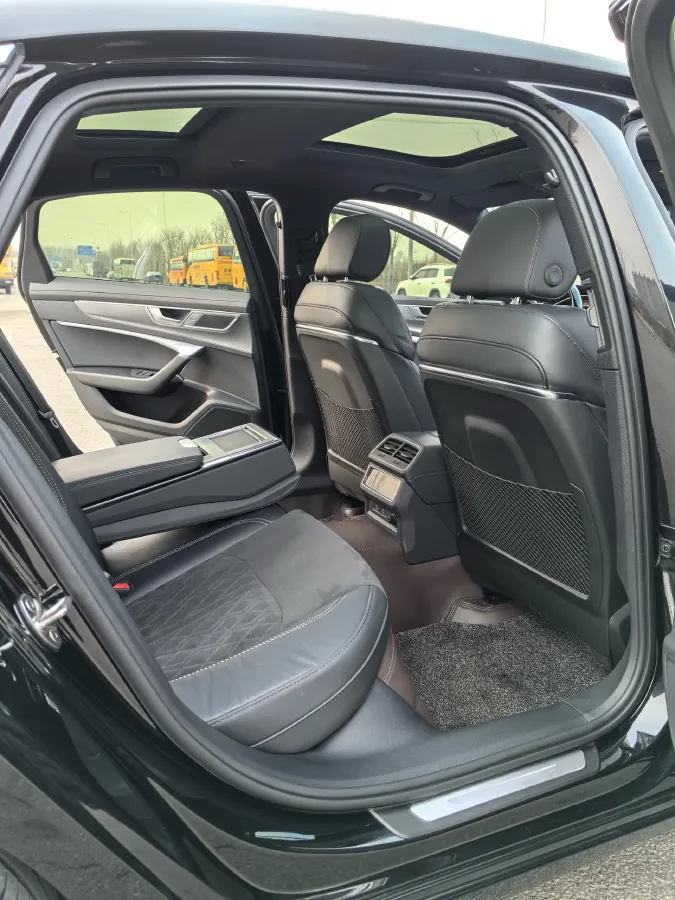 2023 Audi A6L 2.0T 245HP L4 7DCT,autocango,china used car exporter,china ev exporter,chinese used car exporter,chinese used ev exporter