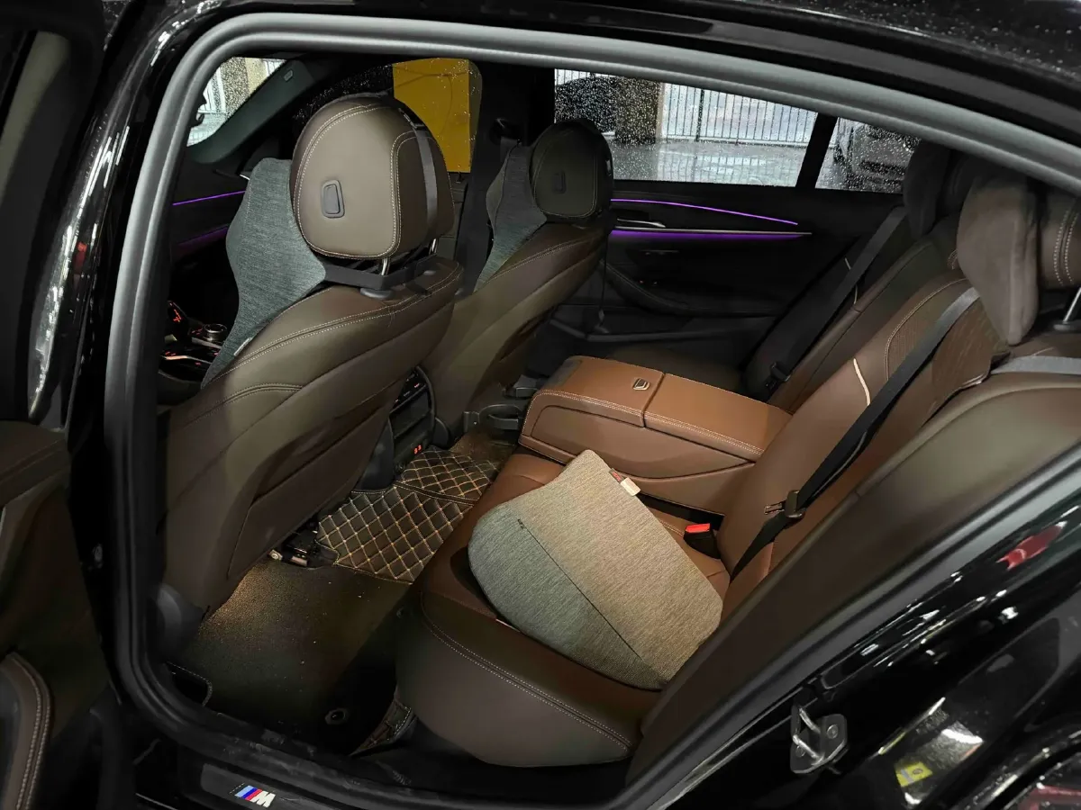 2022 BMW 5 Series 2.0T 252HP L4 8AT,autocango,china used car exporter,china ev exporter,chinese used car exporter,chinese used ev exporter