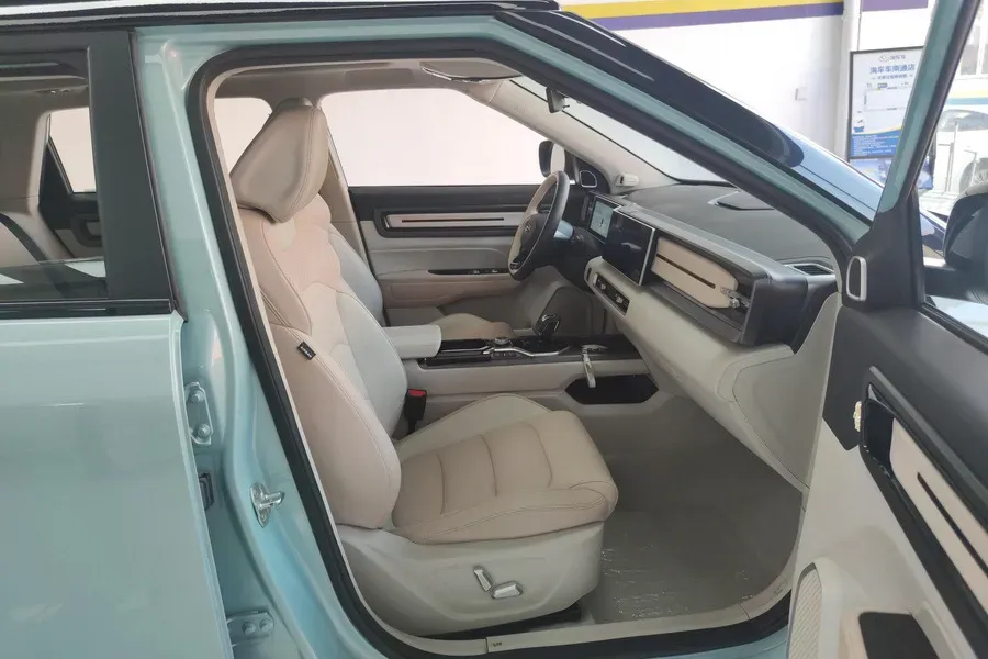 2023 Geely ICON 1.5T 181HP L4 7DCT,autocango,china used car exporter,china ev exporter,chinese used car exporter,chinese used ev exporter