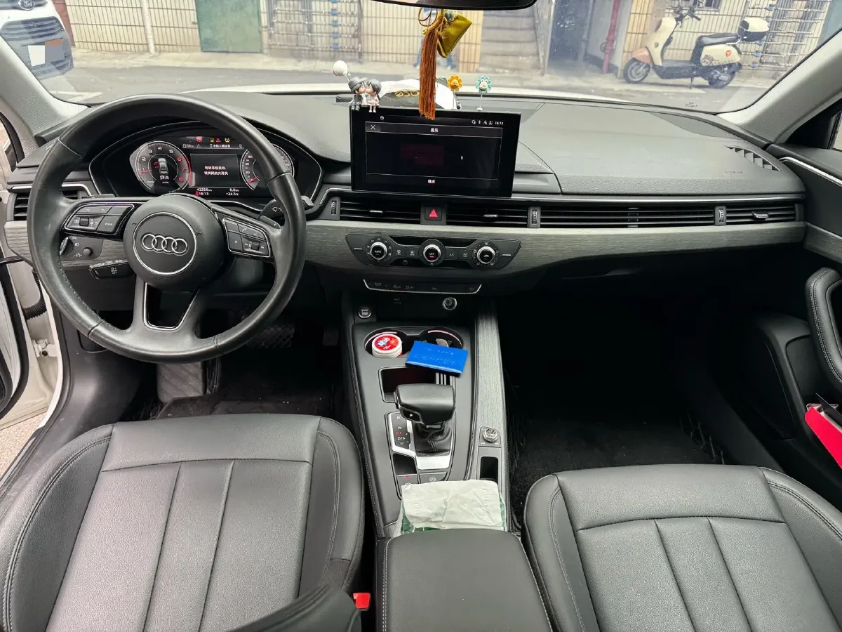 2022 Audi A4L 2.0T 190HP L4 7DCT,autocango,china used car exporter,china ev exporter,chinese used car exporter,chinese used ev exporter
