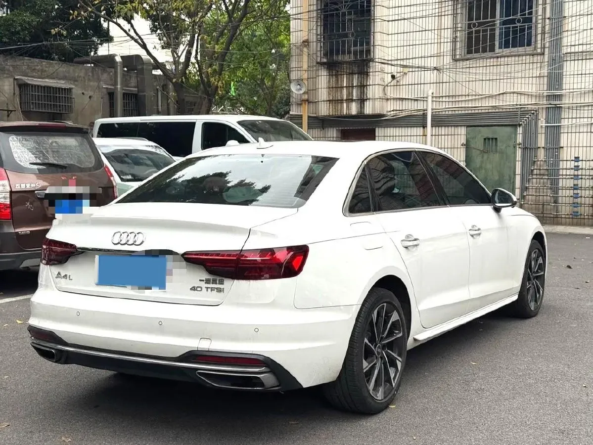 2022 Audi A4L 2.0T 190HP L4 7DCT,autocango,china used car exporter,china ev exporter,chinese used car exporter,chinese used ev exporter