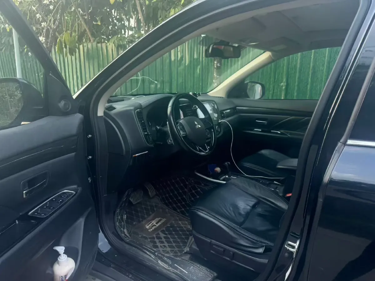 2019 Mitsubishi Outlander 2.4L 192HP L4 CVT,autocango,china used car exporter,china ev exporter,chinese used car exporter,chinese used ev exporter