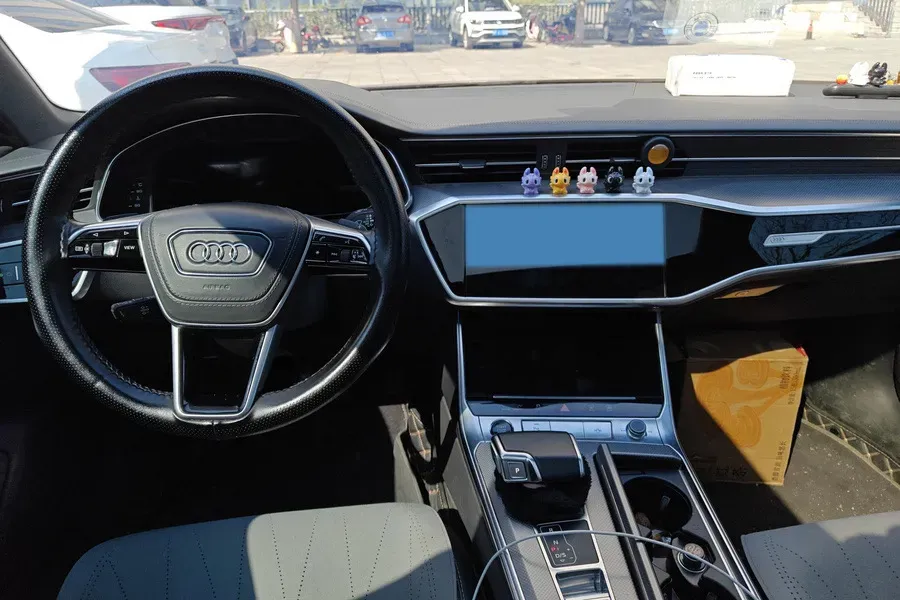2024 Audi A6L 2.0T 245HP L4 7DCT,autocango,china used car exporter,china ev exporter,chinese used car exporter,chinese used ev exporter