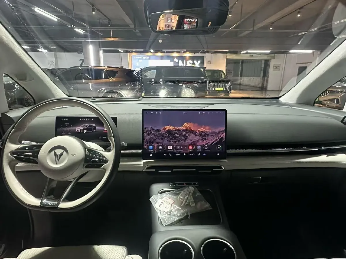 2025 Voyah Dream 1.5T 150HP L4 PHEV 41.7KWH,autocango,china used car exporter,china ev exporter,chinese used car exporter,chinese used ev exporter