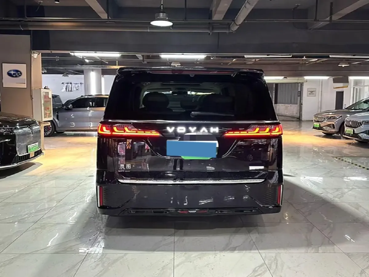2025 Voyah Dream 1.5T 150HP L4 PHEV 41.7KWH,autocango,china used car exporter,china ev exporter,chinese used car exporter,chinese used ev exporter