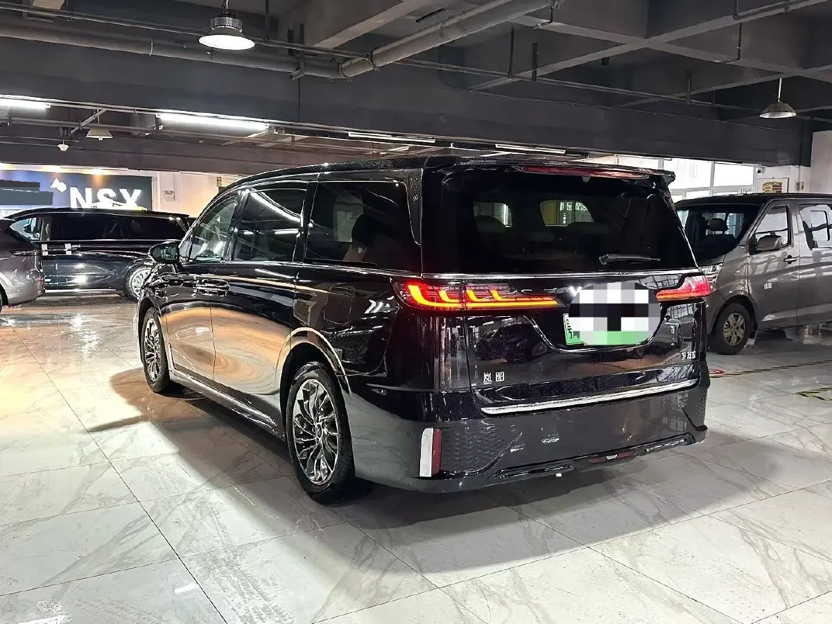 2025 Voyah Dream 1.5T 150HP L4 PHEV 41.7KWH,autocango,china used car exporter,china ev exporter,chinese used car exporter,chinese used ev exporter