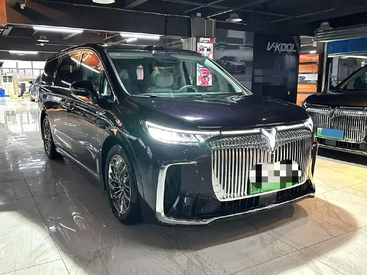 2025 Voyah Dream 1.5T 150HP L4 PHEV 41.7KWH,autocango,china used car exporter,china ev exporter,chinese used car exporter,chinese used ev exporter