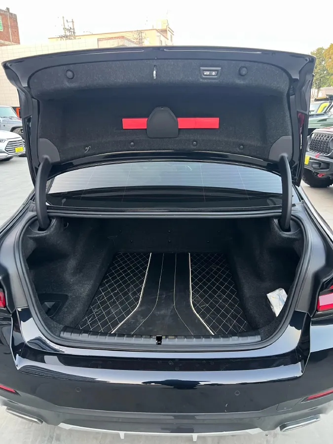 2022 BMW 5 Series 2.0T 252HP L4 8AT,autocango,china used car exporter,china ev exporter,chinese used car exporter,chinese used ev exporter