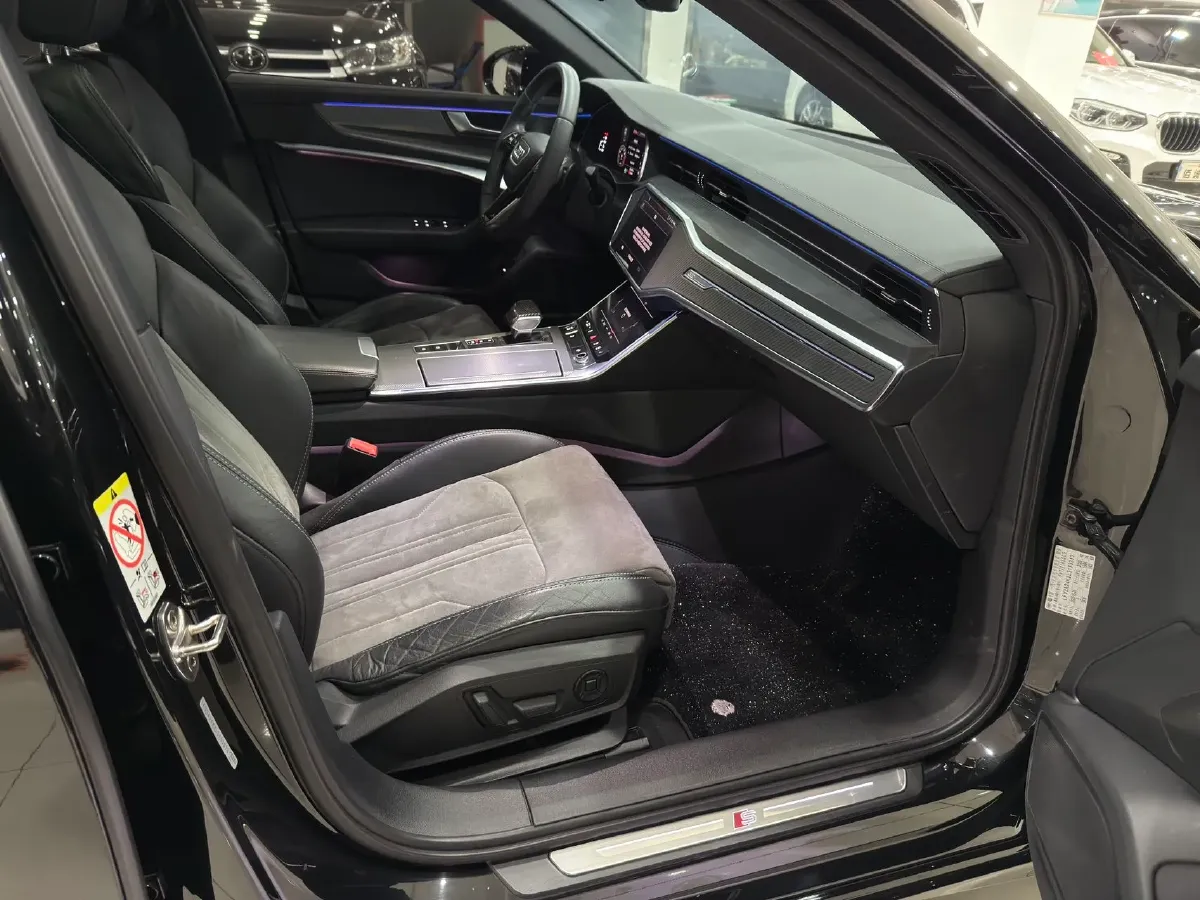 2021 Audi A6L 2.0T 190HP L4 7DCT,autocango,china used car exporter,china ev exporter,chinese used car exporter,chinese used ev exporter